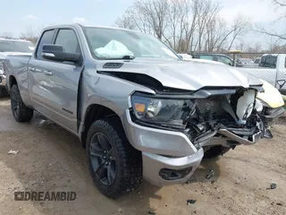 2021 Ram 1500 Big Horn z VIN 1C6SRFBT4MN780402, wystawiony jako IAAI lot #42072837 z przebiegiem 47 622 mil mil oraz . Historia ofert i sprzedaży dostępna na DreamBid. Obrazek 1.