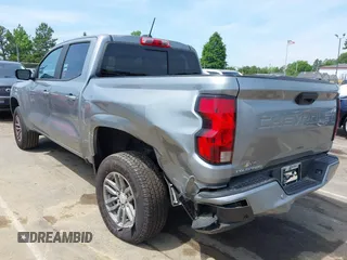 2024 Chevrolet Colorado 2WD LT z VIN 1GCPSCEK3R1318917, wystawiony jako IAAI lot #42157057 z przebiegiem 4841 mil mil oraz . Historia ofert i sprzedaży dostępna na DreamBid. Obrazek 3.