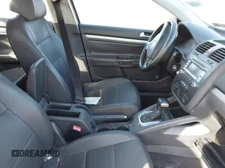2008 Volkswagen Jetta SE z VIN 3VWRZ71K48M014558, wystawiony jako IAAI lot #41685615 z przebiegiem Nie podano mil oraz . Historia ofert i sprzedaży dostępna na DreamBid. Obrazek 5.