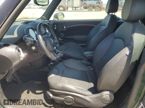 2013 MINI Convertible S с VIN WMWZP3C52DT705167, выставлен на аукционе Copart как лот 58661395 с пробегом 93 205 миль миль и Чистый • Clean title. История ставок и продаж доступна на DreamBid. Изображение 7.