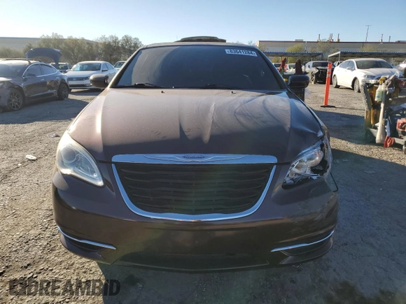 2013 Chrysler 200 Touring z VIN 1C3BCBEG2DN703954, wystawiony jako Copart lot #83641284 z przebiegiem 110 184 mil mil oraz Szkoda całkowita • Salvage title. Historia ofert i sprzedaży dostępna na DreamBid. Obrazek 5.