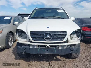 2004 Mercedes-Benz M-Class 3.5L with VIN 4JGAB57E04A502211, listed as a IAAI auction lot 39441932 with 1 mi miles. Bid and sale history available at carsss.com. Image 6.