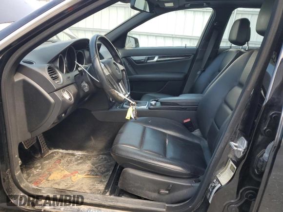 2012 Mercedes-Benz C 300 Sport z VIN WDDGF8BB4CA701042, wystawiony jako Copart lot #56506425 z przebiegiem 153 822 mil mil oraz Szkoda całkowita • Salvage title. Historia ofert i sprzedaży dostępna na DreamBid. Obrazek 7.