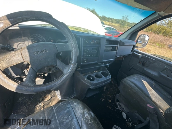 2003 GMC Savana Cargo z VIN 1GTHG35U431113170, wystawiony jako Copart lot #88987945 z przebiegiem 293 807 mil mil oraz Tytuł czysty. Historia ofert i sprzedaży dostępna na DreamBid. Obrazek 9.