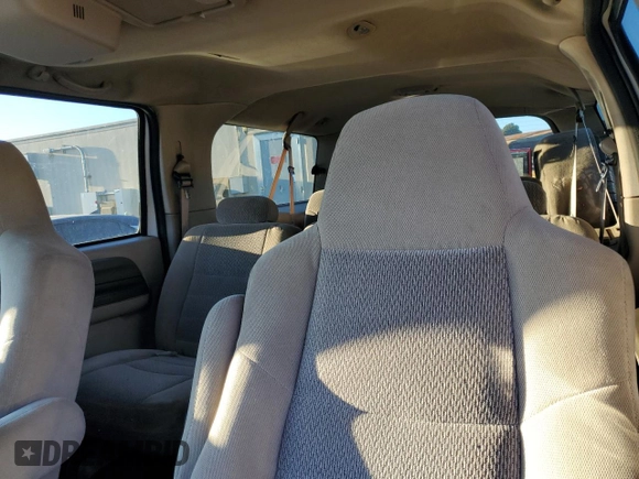 2004 Ford Excursion Special Serv z VIN 1FMSU41P54EA71019, wystawiony jako Copart lot #82715774 z przebiegiem 209 603 mil mil oraz Czysty tytuł • Clean title. Historia ofert i sprzedaży dostępna na DreamBid. Obrazek 10.