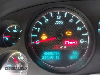 2010 Chevrolet Tahoe LT z VIN 1GNUKBE03AR221483, wystawiony jako IAAI lot #42157016 z przebiegiem 233 193 mil mil oraz . Historia ofert i sprzedaży dostępna na DreamBid. Obrazek 15.