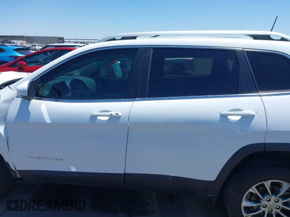 2019 Jeep Cherokee Latitude Plus z VIN 1C4PJLLB6KD420089, wystawiony jako IAAI lot #42229046 z przebiegiem 45 437 mil mil oraz . Historia ofert i sprzedaży dostępna na DreamBid. Obrazek 15.
