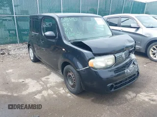 2010 Nissan Cube S z VIN JN8AZ2KR0AT166802, wystawiony jako IAAI lot #42165927 z przebiegiem 199 990 mil mil oraz . Historia ofert i sprzedaży dostępna na DreamBid. Obrazek 1.