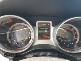 2017 Dodge Journey SXT z VIN 3C4PDCBG4HT514494, wystawiony jako Copart lot #55335735 z przebiegiem 101 670 mil mil oraz Szkoda całkowita • Salvage title. Historia ofert i sprzedaży dostępna na DreamBid. Obrazek 9.
