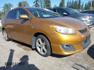 2009 Toyota Matrix S with VIN 2T1LE40E89C009775, listed as a IAAI auction lot 42086039 with 220,832 mi miles. Bid and sale history available at carsss.com. Image 1.