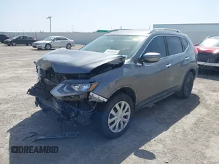 2017 Nissan Rogue SV z VIN KNMAT2MT2HP513636, wystawiony jako IAAI lot #41805560 z przebiegiem 145 783 mil mil oraz . Historia ofert i sprzedaży dostępna na DreamBid. Obrazek 2.