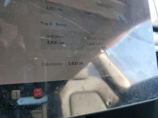 2024 Tesla Model Y z VIN 7SAYGDED4RF125330, wystawiony jako Copart lot #81385224 z przebiegiem 3 631 mil mil oraz Szkoda całkowita • Salvage title. Historia ofert i sprzedaży dostępna na DreamBid. Obrazek 9.