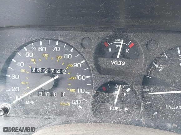 1995 Ford Thunderbird LX with VIN 1FALP62W1SH168074, listed as a IAAI auction lot 41995575 with 232,742 mi miles. Bid and sale history available at carsss.com. Image 7.