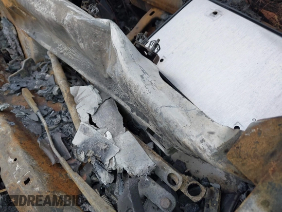 2020 Ford Escape SE z VIN 1FMCU9G69LUB18587, wystawiony jako IAAI lot #41463397 z przebiegiem Nie podano mil oraz . Historia ofert i sprzedaży dostępna na DreamBid. Obrazek 9.