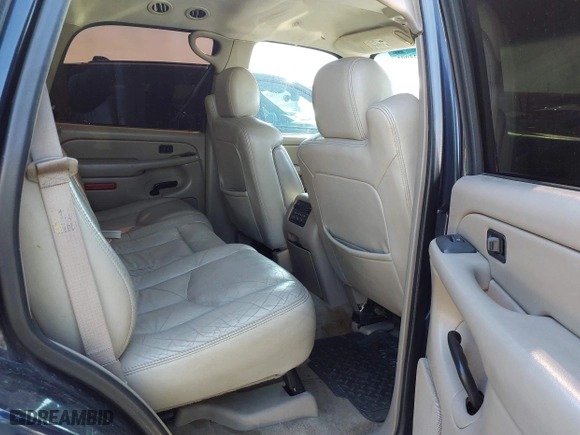 2004 Chevrolet Tahoe LT with VIN 1GNEC13Z64R186097, listed as a IAAI auction lot 42035901 with 285,408 mi miles. Bid and sale history available at carsss.com. Image 8.