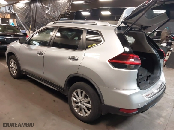 2020 Nissan Rogue SV with VIN JN8AT2MVXLW120696, listed as a IAAI auction lot 40635955 with 47,144 mi miles. Bid and sale history available at carsss.com. Image 3.