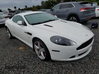 2011 Aston Martin DB9 z VIN SCFFDAAE8BGA13186, wystawiony jako Copart lot #74703544 z przebiegiem Nie podano mil oraz Szkody całkowita. Historia ofert i sprzedaży dostępna na DreamBid. Obrazek 4.