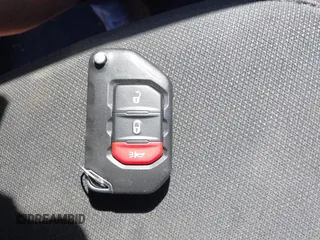 2020 Jeep Wrangler Unlimited Sport S с VIN 1C4HJXDN0LW204734, выставлен на аукционе IAAI как лот 42128859 с пробегом 92 017 миль миль и . История ставок и продаж доступна на DreamBid. Изображение 11.