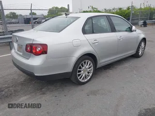 2008 Volkswagen Jetta Wolfsburg Edition с VIN 3VWRJ71K98M154838, выставлен на аукционе IAAI как лот 42005489 с пробегом 199 298 миль миль и . История ставок и продаж доступна на DreamBid. Изображение 4.
