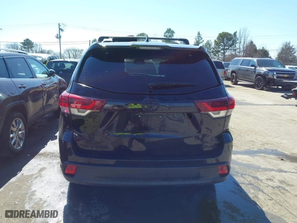 2019 Toyota Highlander SE with VIN 5TDJZRFH1KS970824, listed as a IAAI auction lot 41658366 with 156,543 mi miles. Bid and sale history available at carsss.com. Image 16.