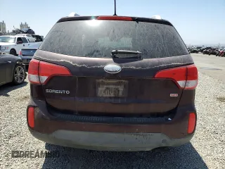 2014 Kia Sorento LX z VIN 5XYKT4A63EG434490, wystawiony jako Copart lot #57361795 z przebiegiem 146 278 mil mil oraz Czysty tytuł • Clean title. Historia ofert i sprzedaży dostępna na DreamBid. Obrazek 6.