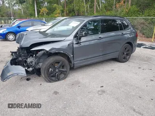 2023 Volkswagen Tiguan SE R-Line Black с VIN 3VVCB7AX1PM099075, выставлен на аукционе IAAI как лот 41600520 с пробегом 33 316 миль миль и . История ставок и продаж доступна на DreamBid. Изображение 2.