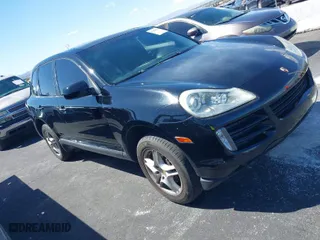 2008 Porsche Cayenne with VIN WP1AA29P58LA10223, listed as a IAAI auction lot 41964019 with 165,777 mi miles. Bid and sale history available at carsss.com. Image 1.