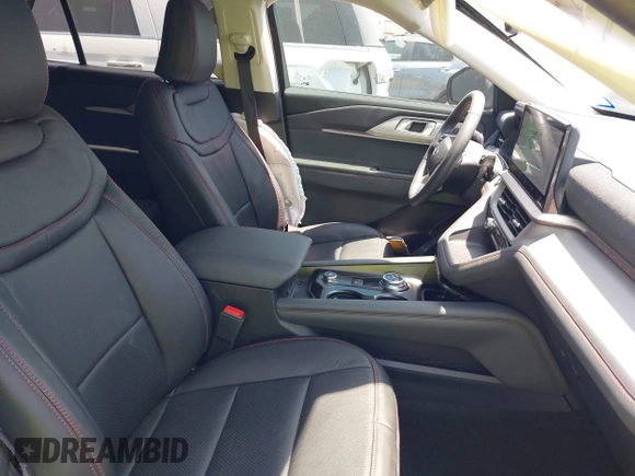 2025 Ford Explorer Active with VIN 1FMUK7DH7SGA99586, listed as a IAAI auction lot 42325672 with 1,960 mi miles and . Bid and sale history available at DreamBid. Image 5.