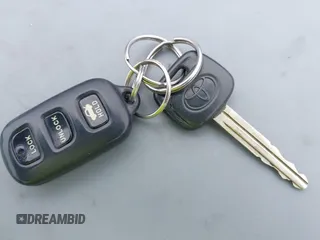2005 Toyota Camry STD z VIN 4T1BE32K35U005795, wystawiony jako IAAI lot #42436495 z przebiegiem 216 913 mil mil oraz . Historia ofert i sprzedaży dostępna na DreamBid. Obrazek 11.
