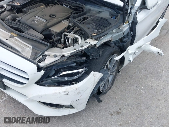 2017 Mercedes-Benz C 300 z VIN 55SWF4JB0HU201974, wystawiony jako IAAI lot #42321027 z przebiegiem 124 958 mil mil oraz . Historia ofert i sprzedaży dostępna na DreamBid. Obrazek 6.