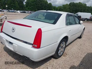 2006 Cadillac DTS 1SC z VIN 1G6KD57Y46U180755, wystawiony jako IAAI lot #42299416 z przebiegiem 109 532 mil mil oraz . Historia ofert i sprzedaży dostępna na DreamBid. Obrazek 4.
