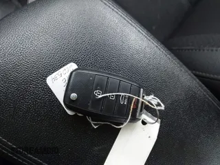 2018 Kia Optima LX z VIN 5XXGT4L30JG202534, wystawiony jako IAAI lot #42222497 z przebiegiem Nie podano mil oraz . Historia ofert i sprzedaży dostępna na DreamBid. Obrazek 11.