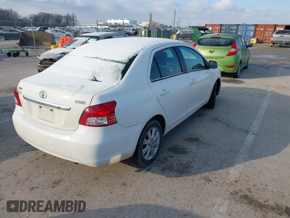 2009 Toyota Yaris z VIN JTDBT903991341371, wystawiony jako IAAI lot #41472292 z przebiegiem 205 596 mil mil oraz . Historia ofert i sprzedaży dostępna na DreamBid. Obrazek 4.