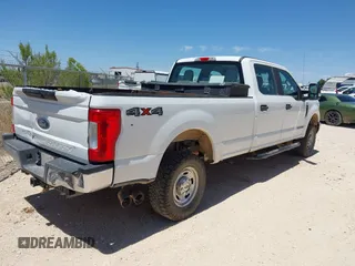 2018 Ford F-250 XL with VIN 1FT7W2BT9JEB59362, listed as a IAAI auction lot 42183926 with 238,554 mi miles and . Bid and sale history available at DreamBid. Image 4.
