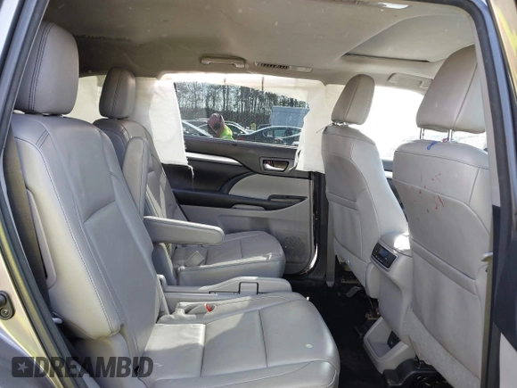 2018 Toyota Highlander SE z VIN 5TDJZRFH0JS549854, wystawiony jako IAAI lot #41771573 z przebiegiem 101 553 mil mil oraz . Historia ofert i sprzedaży dostępna na DreamBid. Obrazek 8.