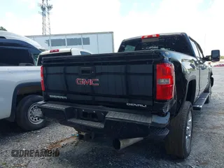 2019 GMC Sierra 2500HD Denali с VIN 1GT12SEY2KF234777, выставлен на аукционе IAAI как лот 42198892 с пробегом 31 836 миль миль и . История ставок и продаж доступна на DreamBid. Изображение 17.