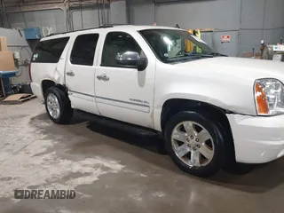 2013 GMC Yukon XL SLT with VIN 1GKS2KE76DR370332, listed as a IAAI auction lot 41646274 with 171,759 mi miles. Bid and sale history available at carsss.com. Image 6.