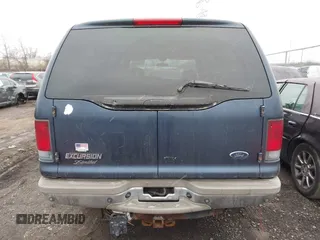 2002 Ford Excursion Limited с VIN 1FMNU43SX2EA77555, выставлен на аукционе IAAI как лот 41526308 с пробегом 274 040 миль миль и . История ставок и продаж доступна на DreamBid. Изображение 17.