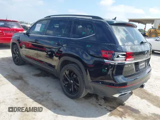 2022 Volkswagen Atlas SE with VIN 1V2WR2CA0NC528514, listed as a IAAI auction lot 42403584 with 60,778 mi miles and . Bid and sale history available at DreamBid. Image 3.