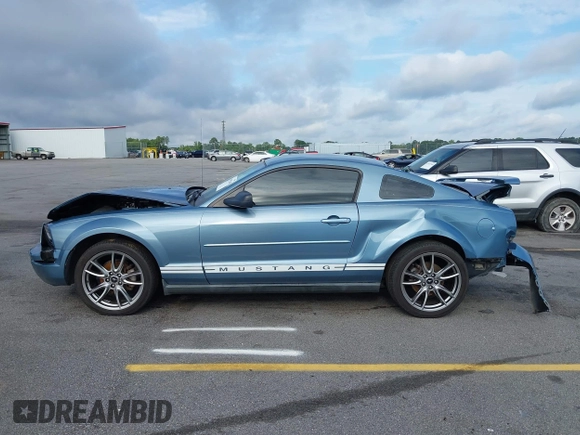 2007 Ford Mustang Deluxe with VIN 1ZVFT80N675294588, listed as a IAAI auction lot 42502168 with 121,562 mi miles and . Bid and sale history available at DreamBid. Image 14.