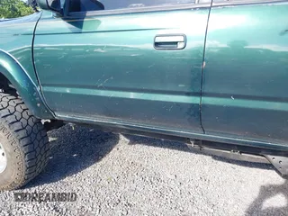 2001 Toyota 4Runner SR5 z VIN JT3HN86RX10358110, wystawiony jako IAAI lot #41807749 z przebiegiem 280 865 mil mil oraz . Historia ofert i sprzedaży dostępna na DreamBid. Obrazek 19.