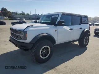 2022 Ford Bronco with VIN 1FMEE5DH3NLA92842, listed as a Copart auction lot 53109365 with 25,303 mi miles and Clean title. Bid and sale history available at DreamBid. Image 1.