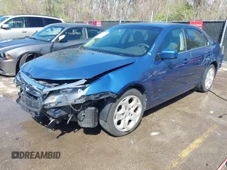 2010 Ford Fusion SE z VIN 3FAHP0HA0AR355625, wystawiony jako IAAI lot #41938652 z przebiegiem 157 660 mil mil oraz . Historia ofert i sprzedaży dostępna na DreamBid. Obrazek 2.
