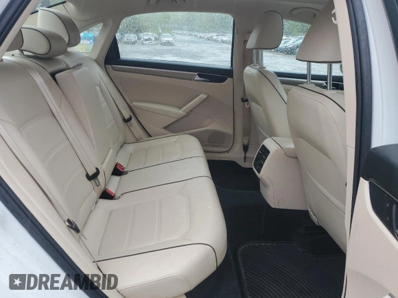 2017 Volkswagen Passat SE z VIN 1VWBT7A34HC039974, wystawiony jako Copart lot #56467785 z przebiegiem 104 996 mil mil oraz Szkoda całkowita • Salvage title. Historia ofert i sprzedaży dostępna na DreamBid. Obrazek 10.