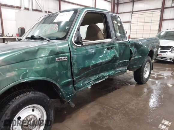 1999 Mazda B-Series Truck SE z VIN 4F4YR16C0XTM43278, wystawiony jako IAAI lot #41687429 z przebiegiem 288 858 mil mil oraz . Historia ofert i sprzedaży dostępna na DreamBid. Obrazek 18.