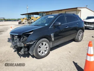 2015 Cadillac SRX z VIN 3GYFNAE39FS594488, wystawiony jako Copart lot #52200225 z przebiegiem 131 455 mil mil oraz Szkoda całkowita • Salvage title. Historia ofert i sprzedaży dostępna na DreamBid. Obrazek 1.