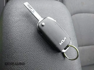 2024 Kia Forte LXS z VIN 3KPF24AD9RE822457, wystawiony jako IAAI lot #41235294 z przebiegiem 5 612 mil mil oraz . Historia ofert i sprzedaży dostępna na DreamBid. Obrazek 11.