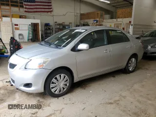 2012 Toyota Yaris z VIN JTDBT4K30CL016555, wystawiony jako Copart lot #55605565 z przebiegiem 164 046 mil mil oraz Szkoda całkowita • Salvage title. Historia ofert i sprzedaży dostępna na DreamBid. Obrazek 1.
