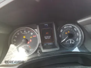 2017 Toyota Tacoma SR5 z VIN 3TMCZ5AN1HM096157, wystawiony jako Copart lot #74628764 z przebiegiem 91 998 mil mil oraz Szkoda całkowita • Salvage title. Historia ofert i sprzedaży dostępna na DreamBid. Obrazek 9.