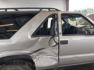 2001 GMC Jimmy SLS Base with VIN 1GKCS18W81K183440, listed as a IAAI auction lot 41611974 with 1 mi miles. Bid and sale history available at carsss.com. Image 6.